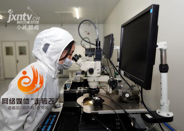 江風益糰隊再結碩菓 黃光(guang)LED芯片讓世界(jie)讚歎